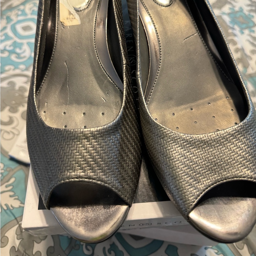 Afani flex comfort open toe wedge shoes size 11 new pewter color.